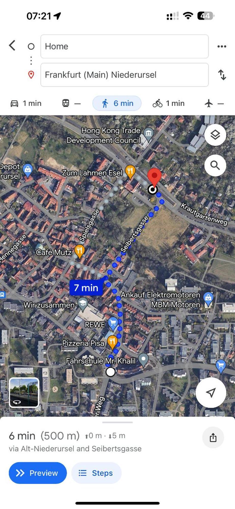 Gemuetliche Helle Dach-wohnung In Frankfurt