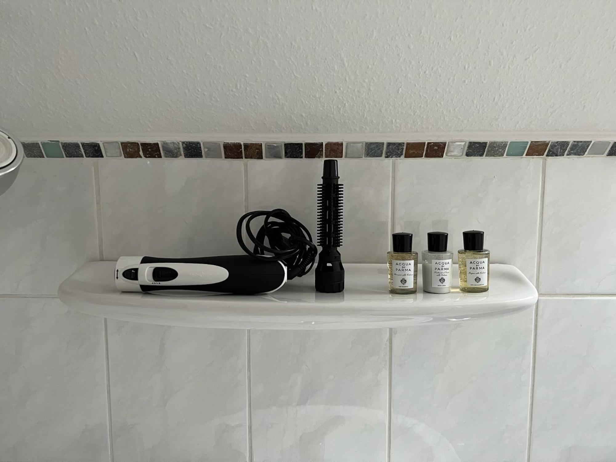 Gemuetliche Helle Dach-wohnung In Frankfurt *