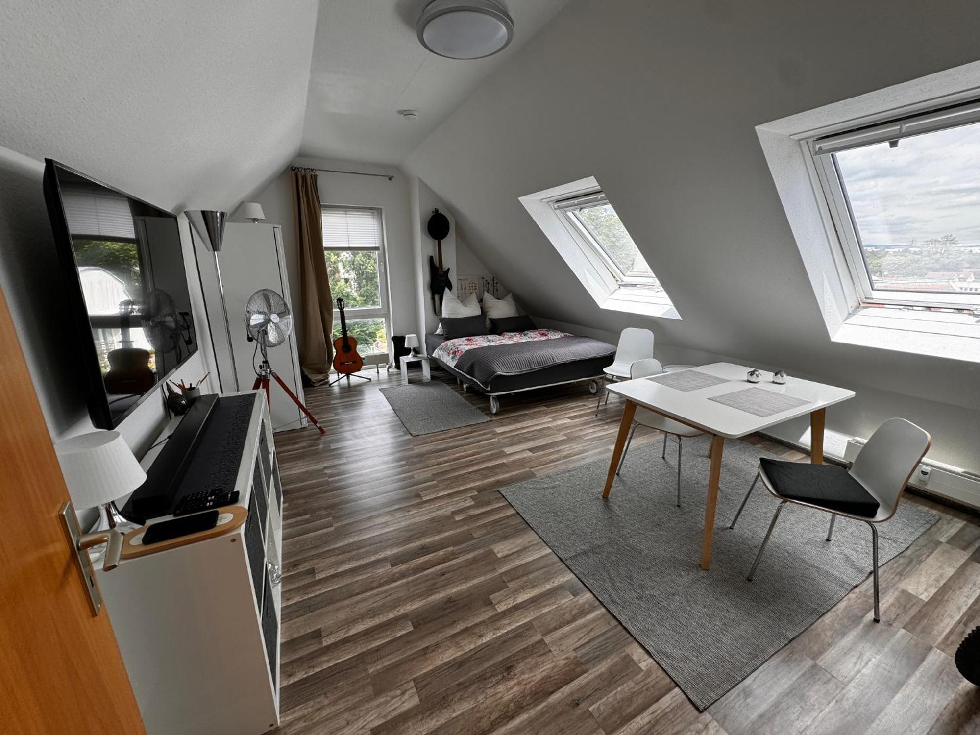 Gemuetliche Helle Dach-wohnung In Frankfurt Frankfurt am Main