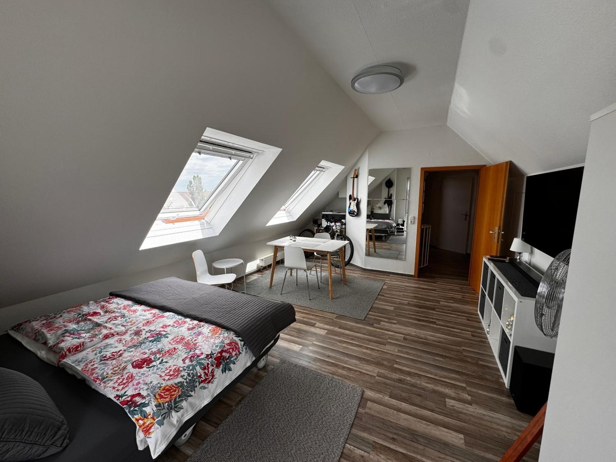 Gemuetliche Helle Dach-wohnung In Frankfurt Apartment *