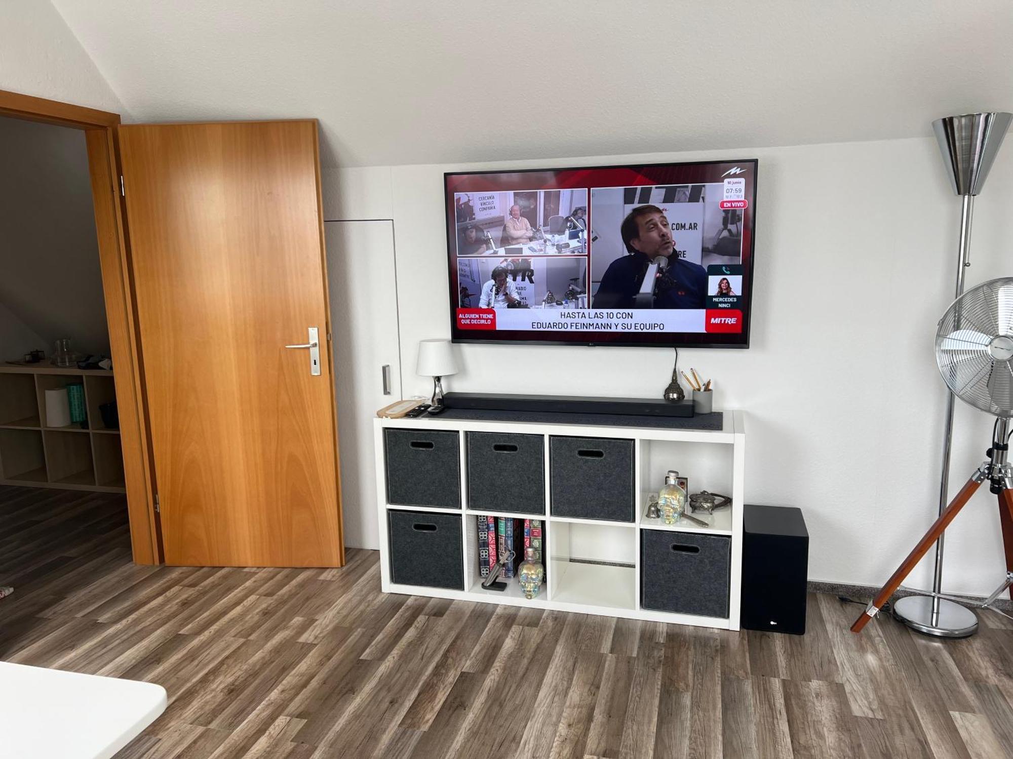 Gemuetliche Helle Dach-wohnung In Frankfurt