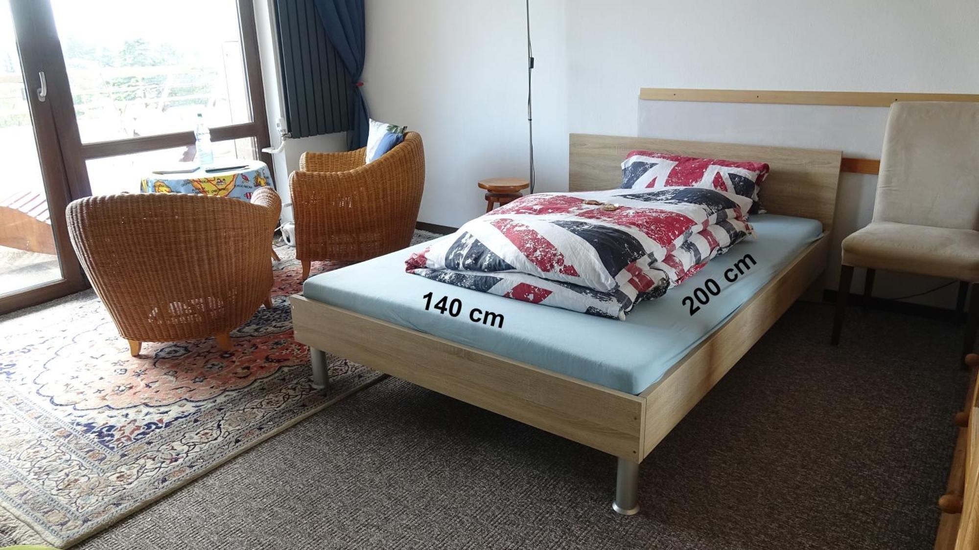 Guestroom With Wide View And Pool Near Side, 2nd Guest With Extra Bed Possible Séjour chez l'habitant Francfort-sur-le-Main