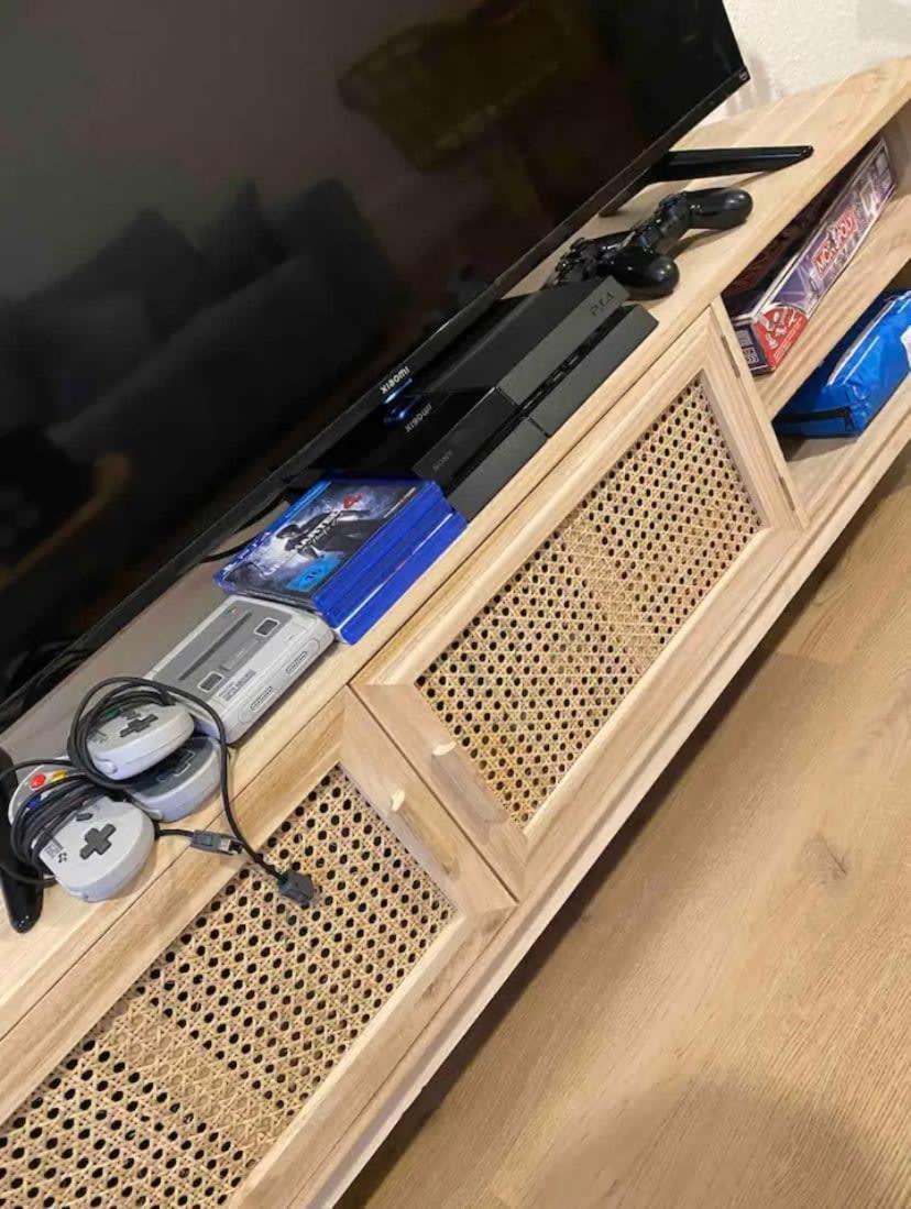 Apartment Messe Zentral Ps4 Workspace