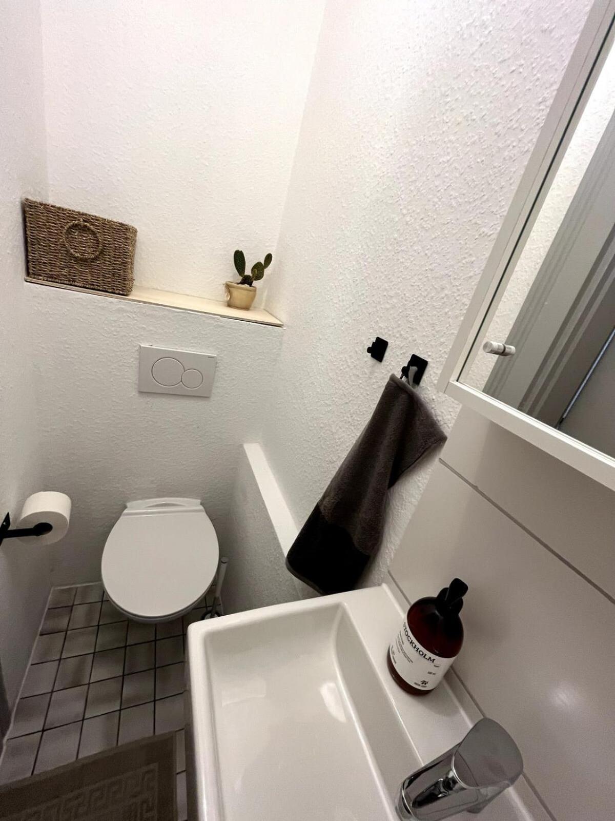 Apartment Messe Zentral Ps4 Workspace *