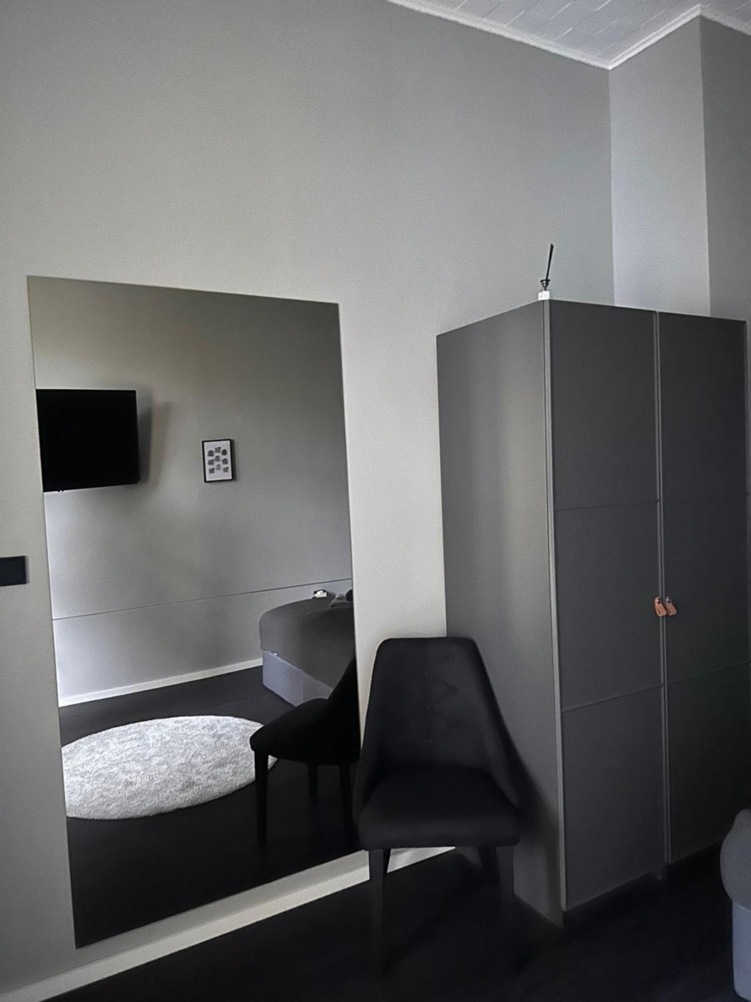 Guest house West