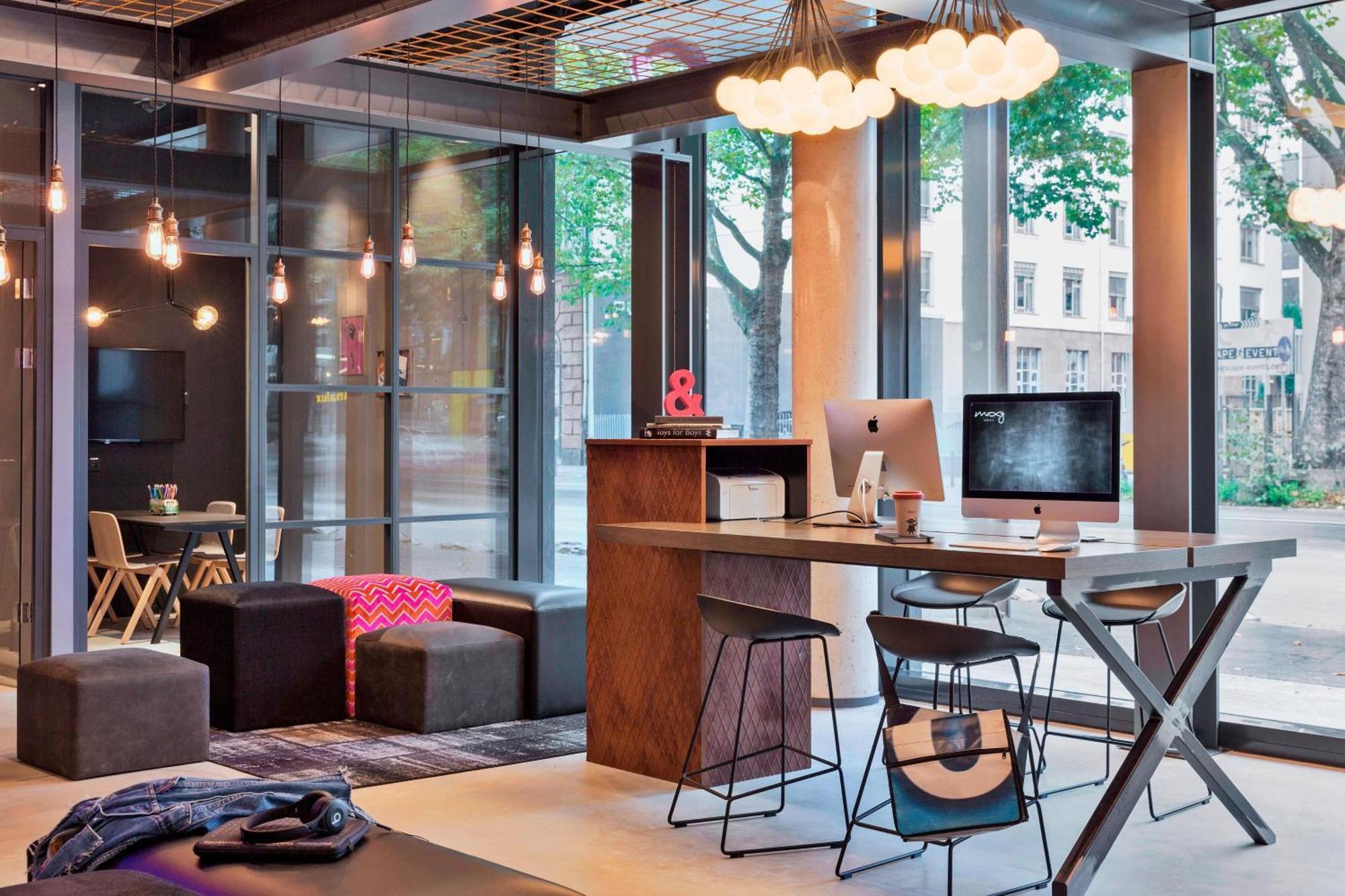 Hotel Moxy Frankfurt East 3*