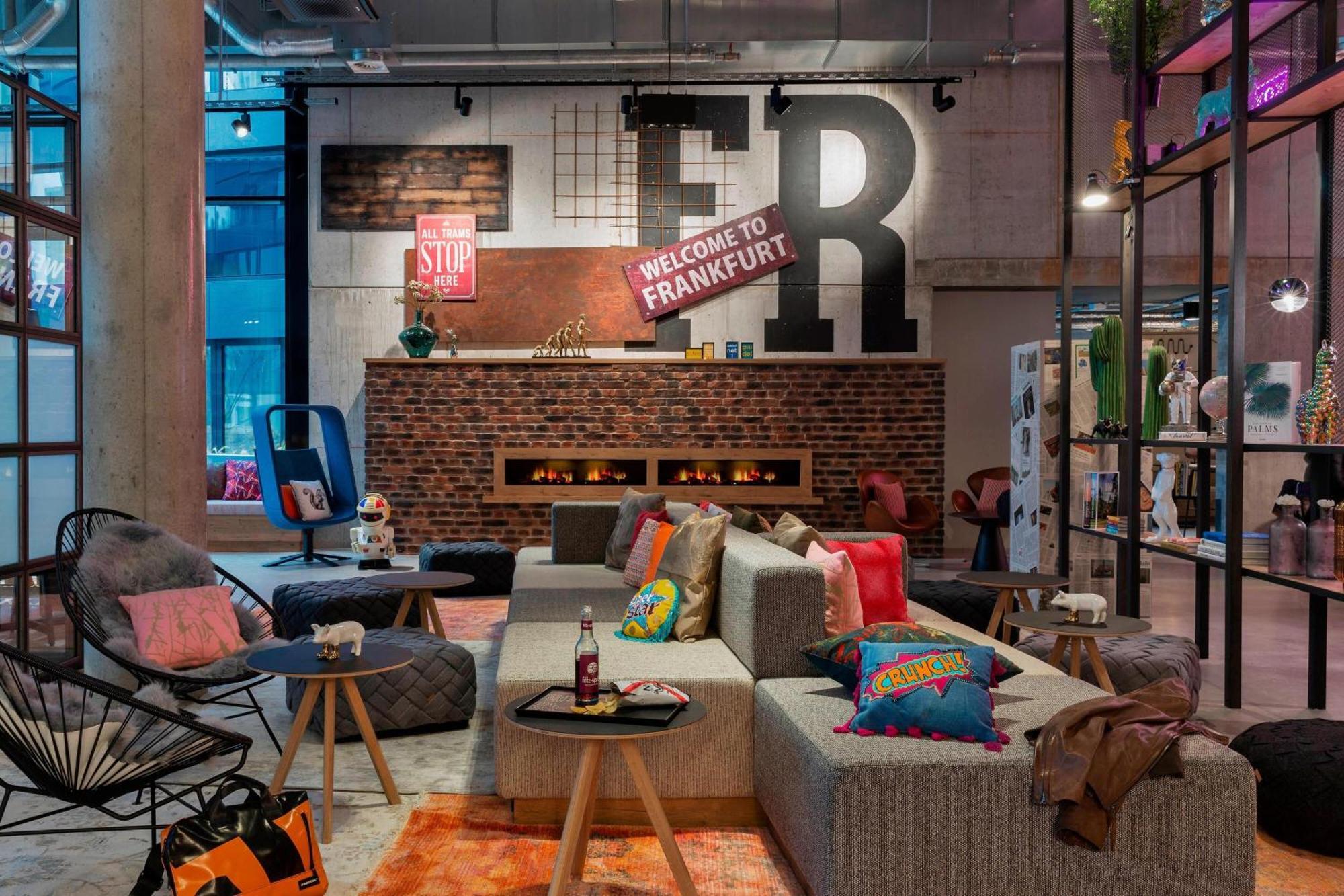 Hotel Moxy Frankfurt Center 3*