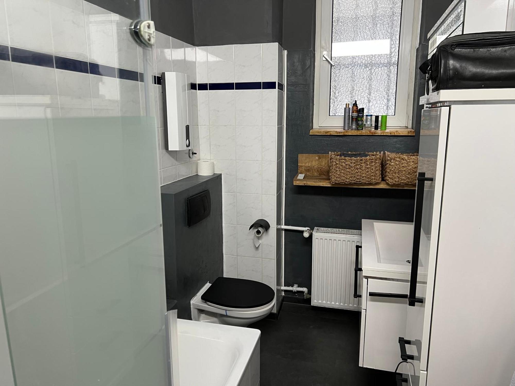 Geraeumige 4-zimmer-wohnung Im Familienfreundlichen Westend Mit Balkon