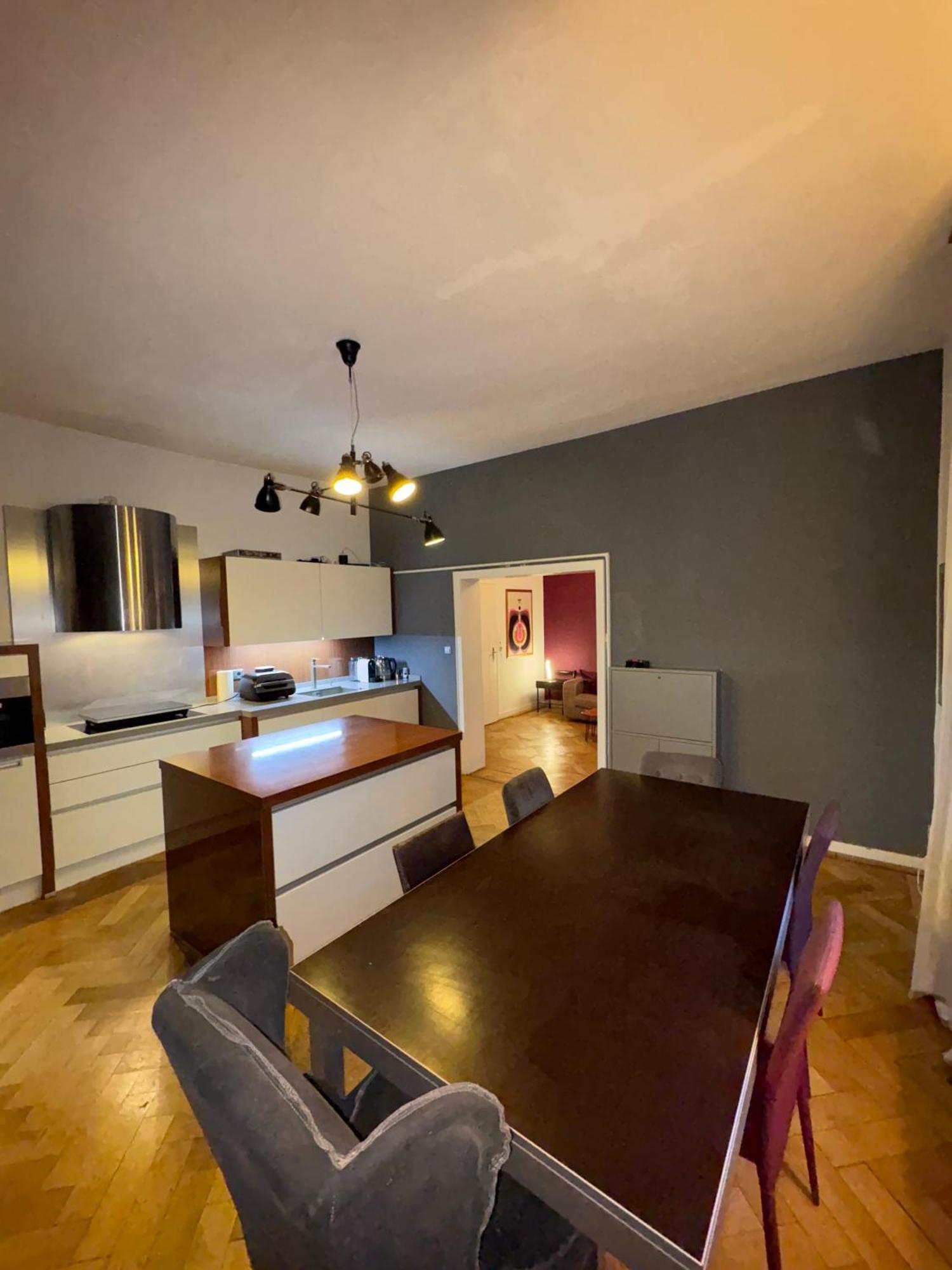 Geraeumige 4-zimmer-wohnung Im Familienfreundlichen Westend Mit Balkon Apartment Frankfurt am Main
