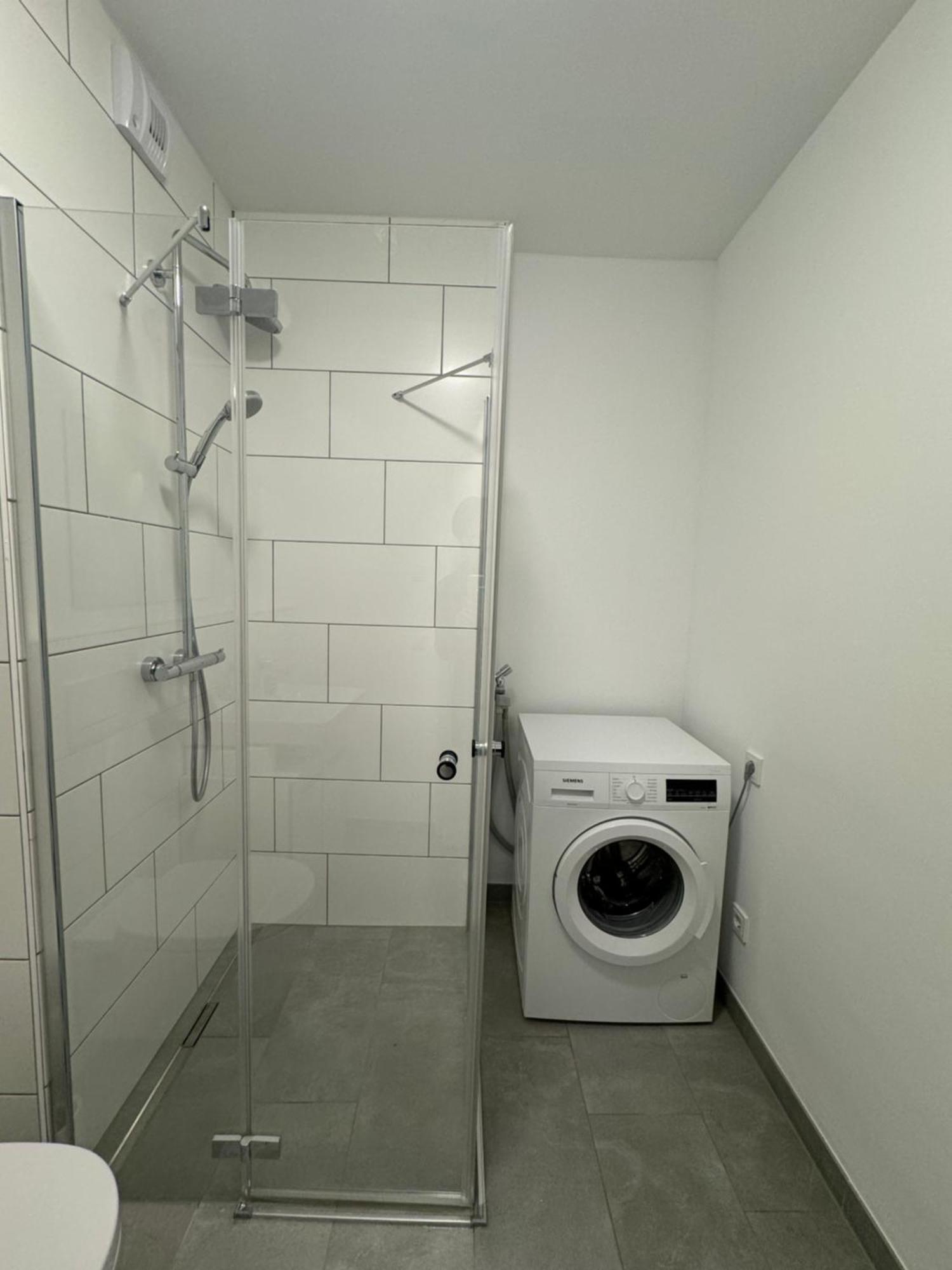 Moderne Komfort New Apart Ment, Near Messe Apartment *
