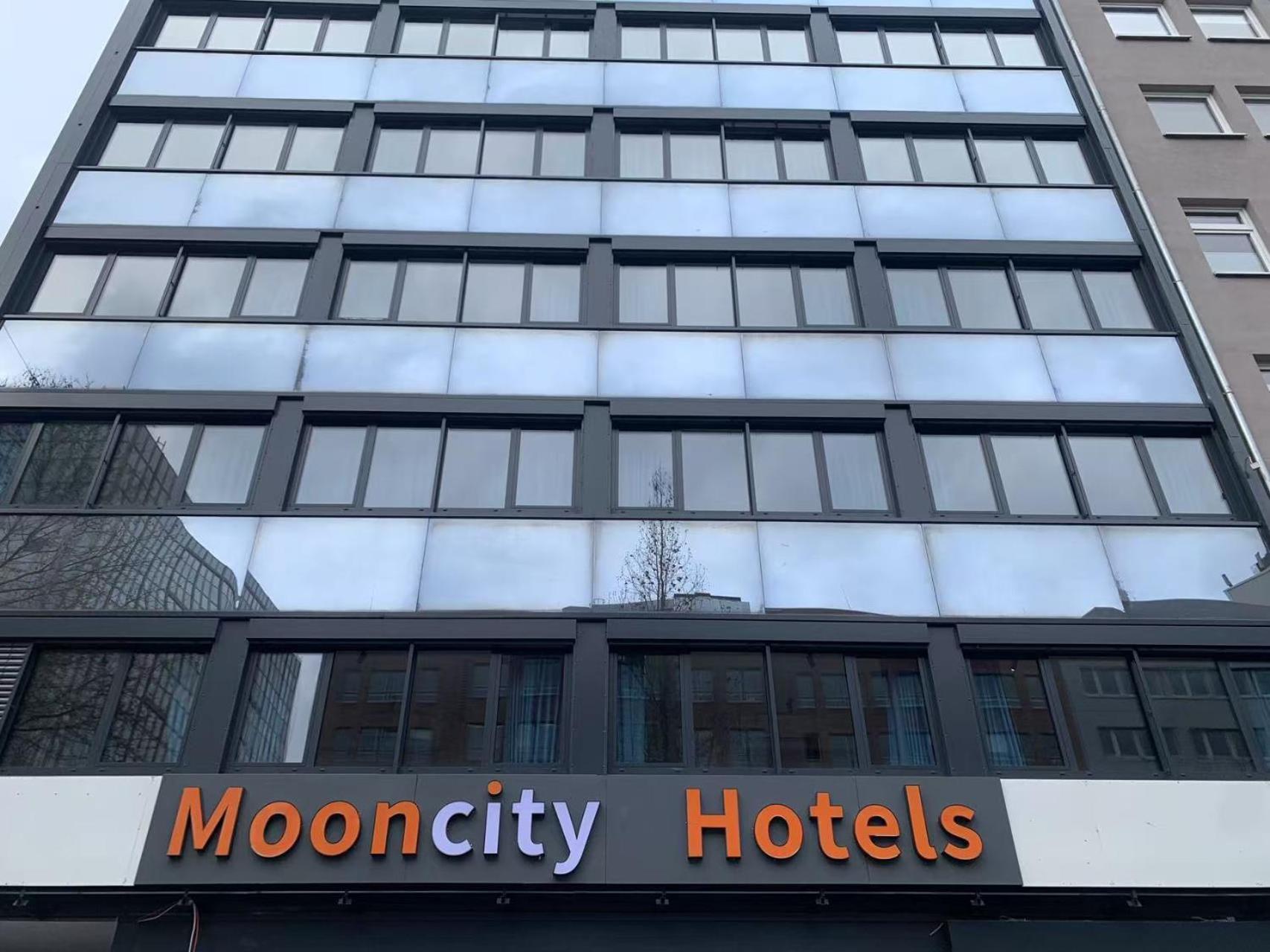 Mooncity & Boardinghouse Hotel