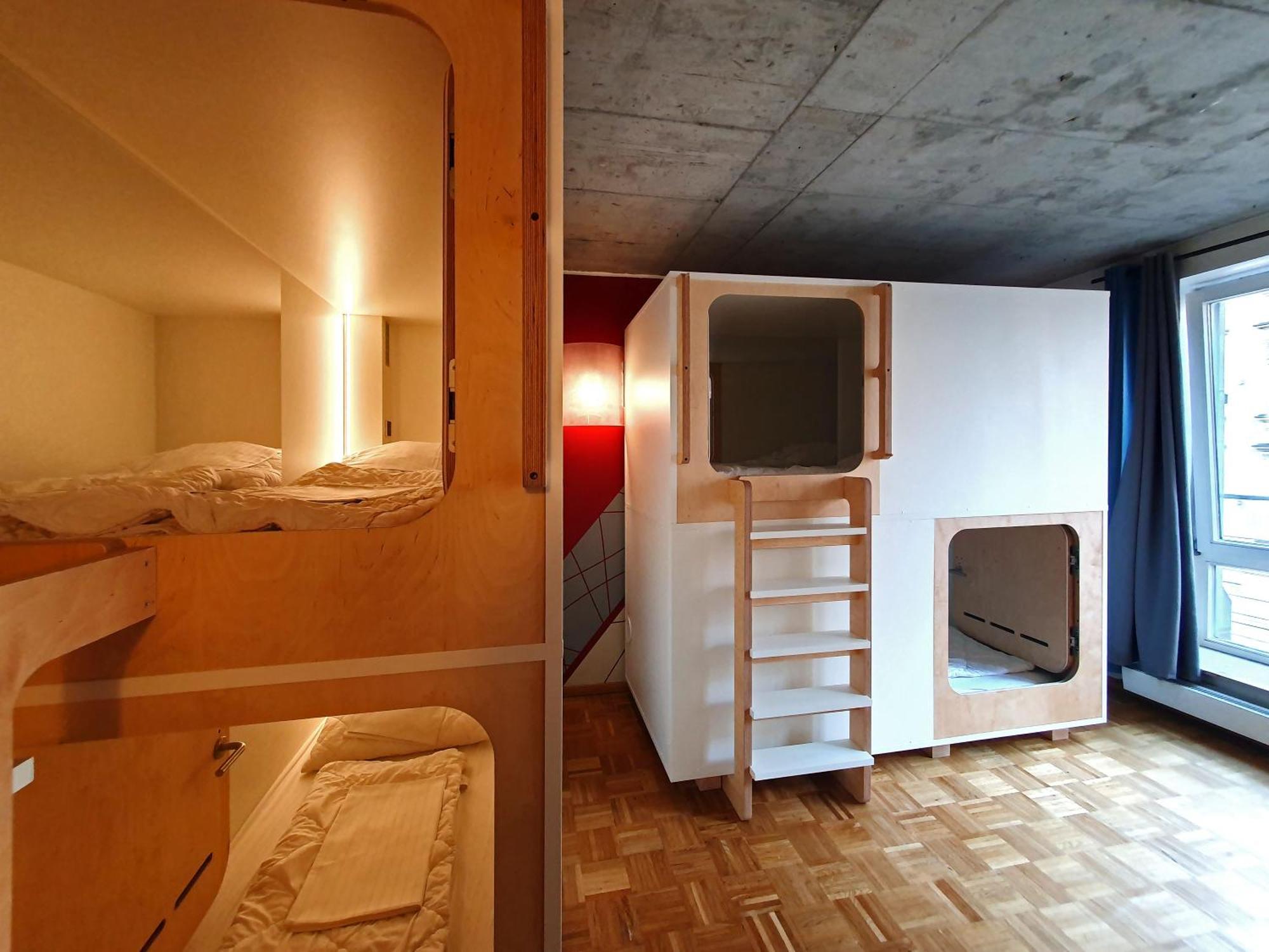 Hostal Five Elements And Capsules Frankfurt