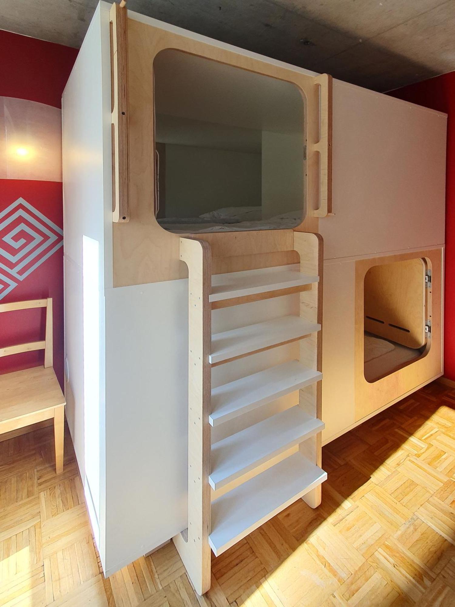 Hostal Five Elements And Capsules Frankfurt *