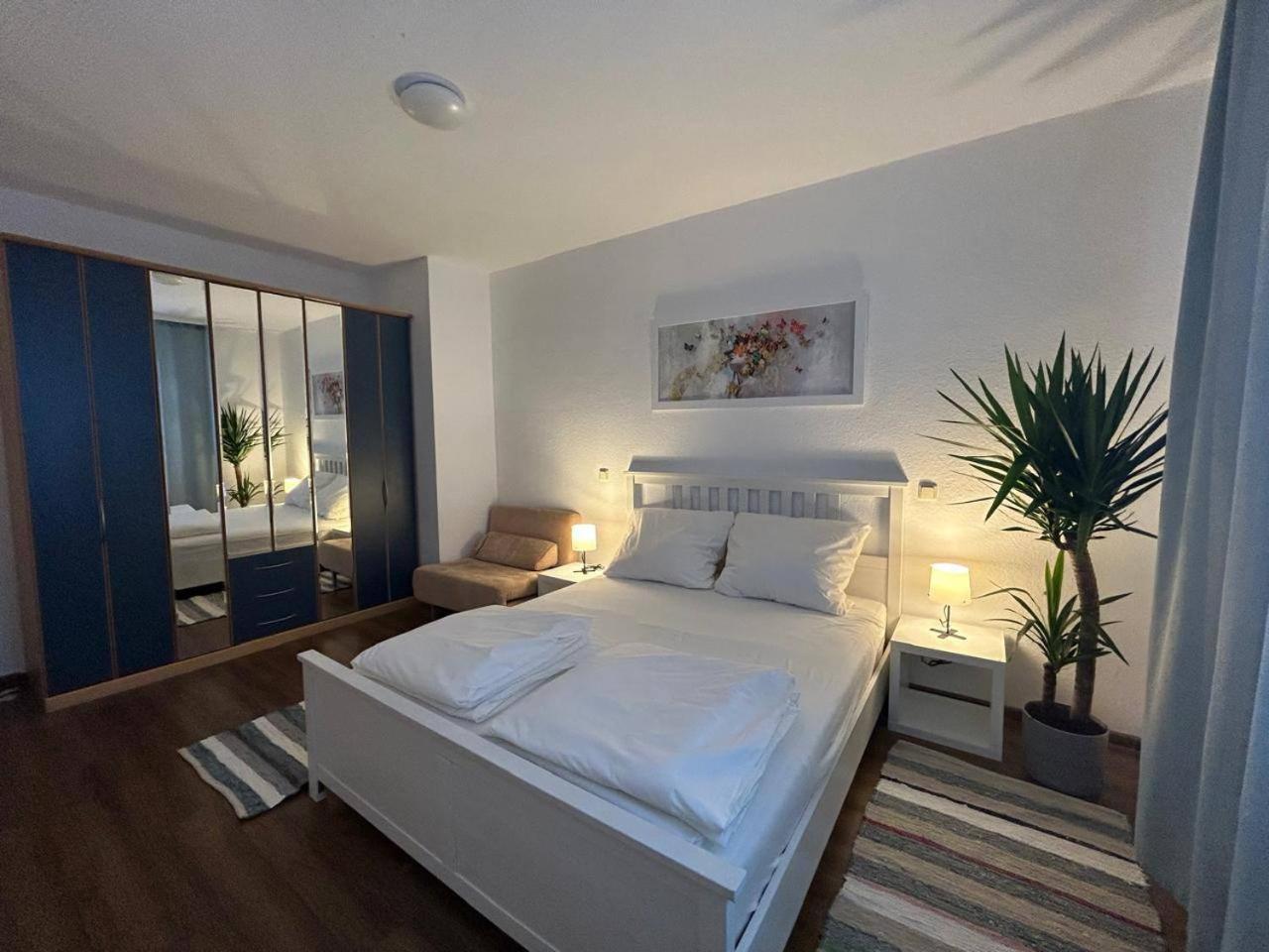 Whiteapartment *