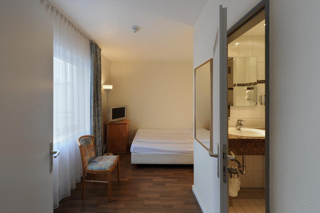 Fair Frankfurt - An Der Messe 3*