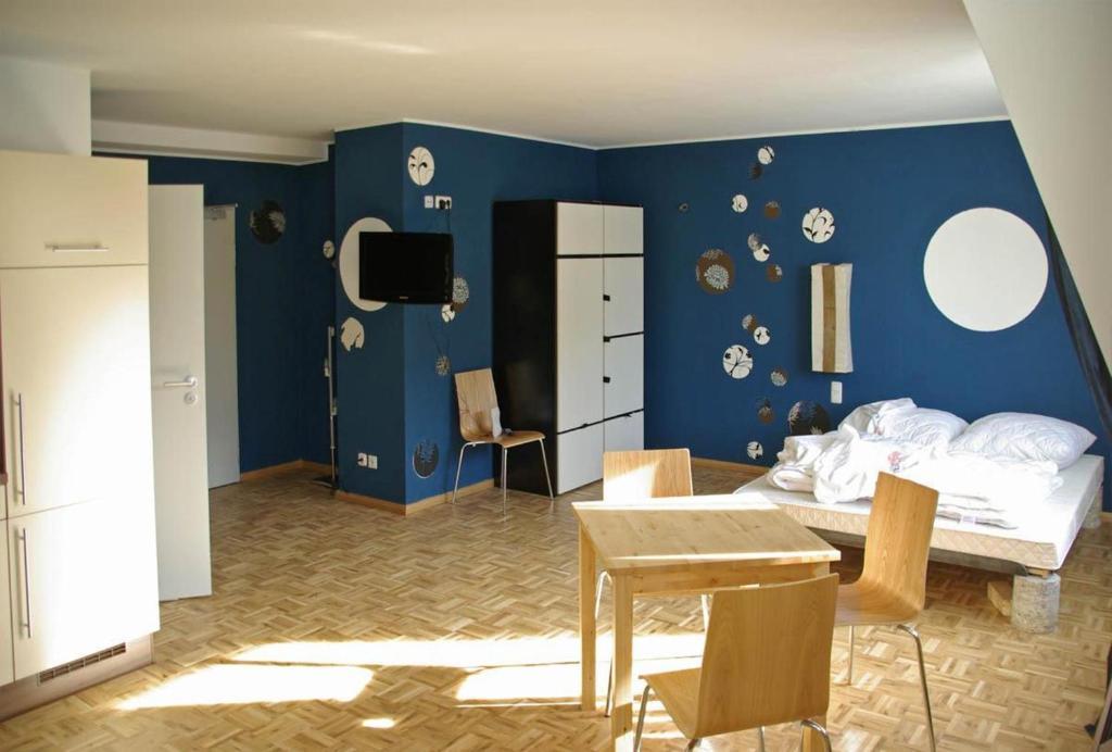 Hostal Five Elements And Capsules Frankfurt