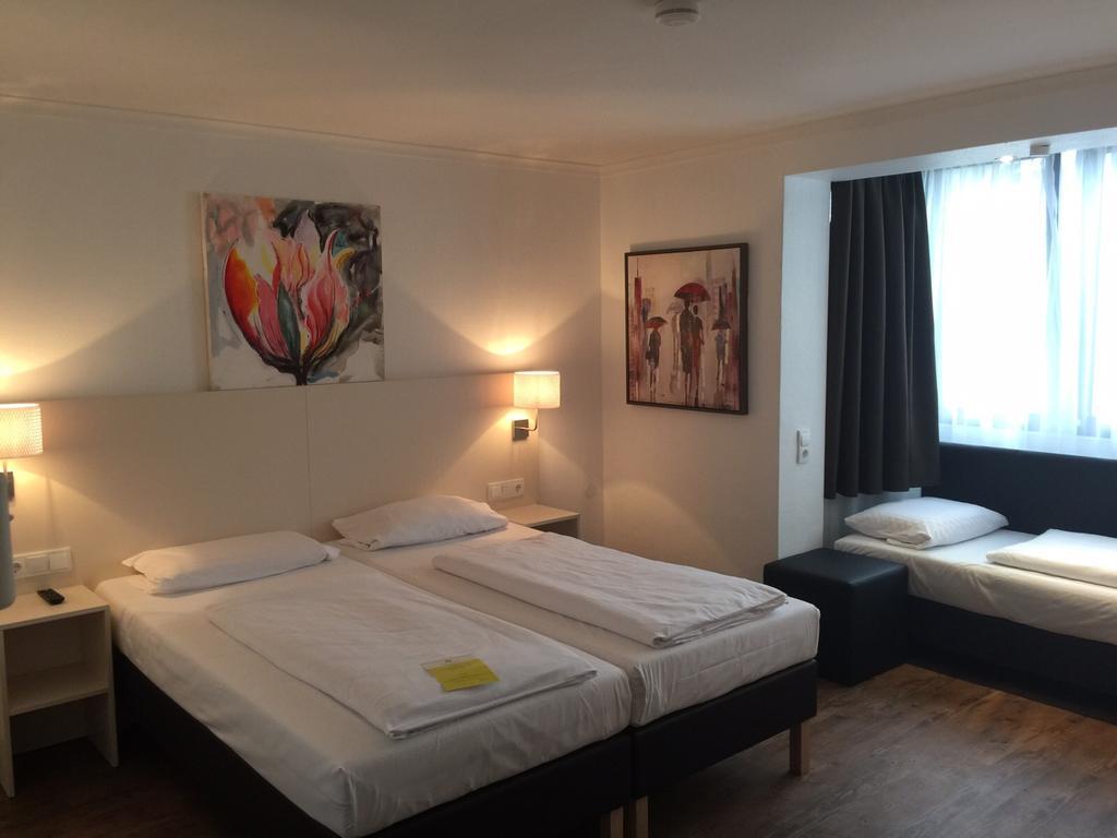 Lloyed Hotel