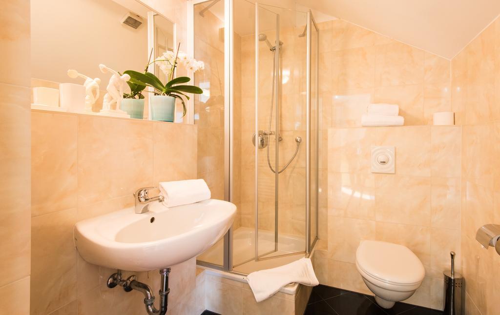 Dirazi & Gmbh Aparthotel 4*