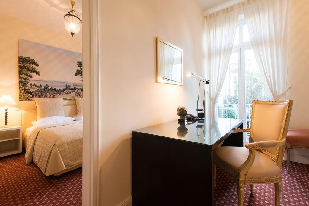 Dirazi & Gmbh Aparthotel