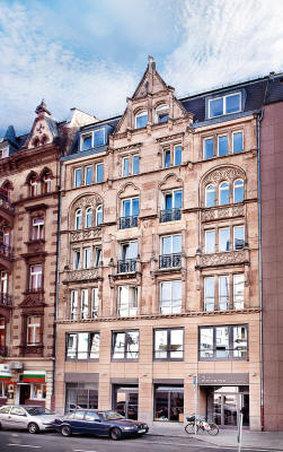 Hostal Five Elements And Capsules Frankfurt