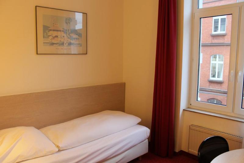 Topas Frankfurt 3*