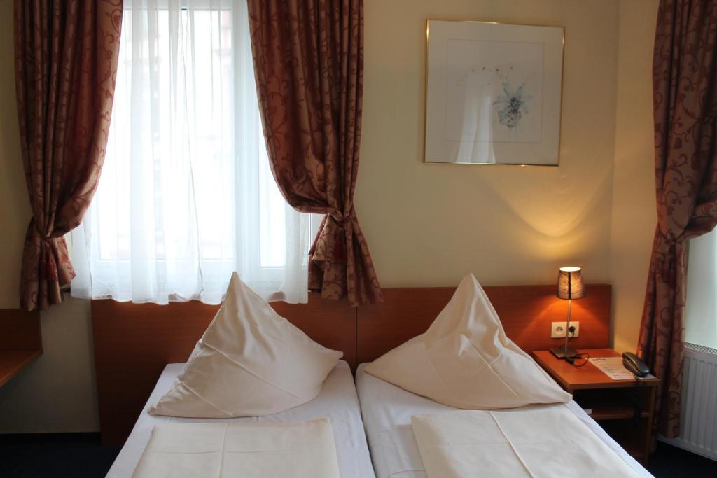 Aria Hotel 3*