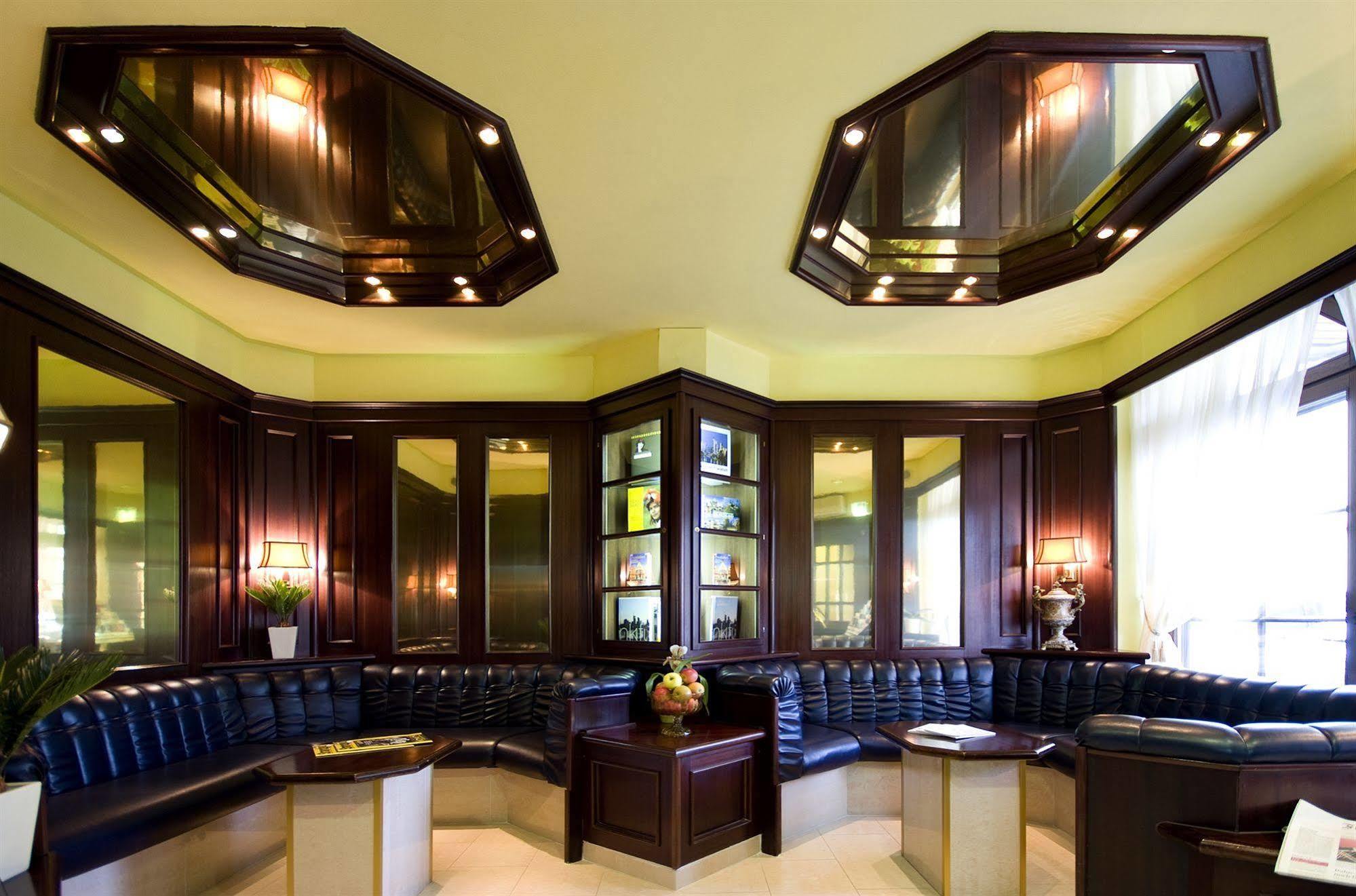 Lloyed Hotel 3*