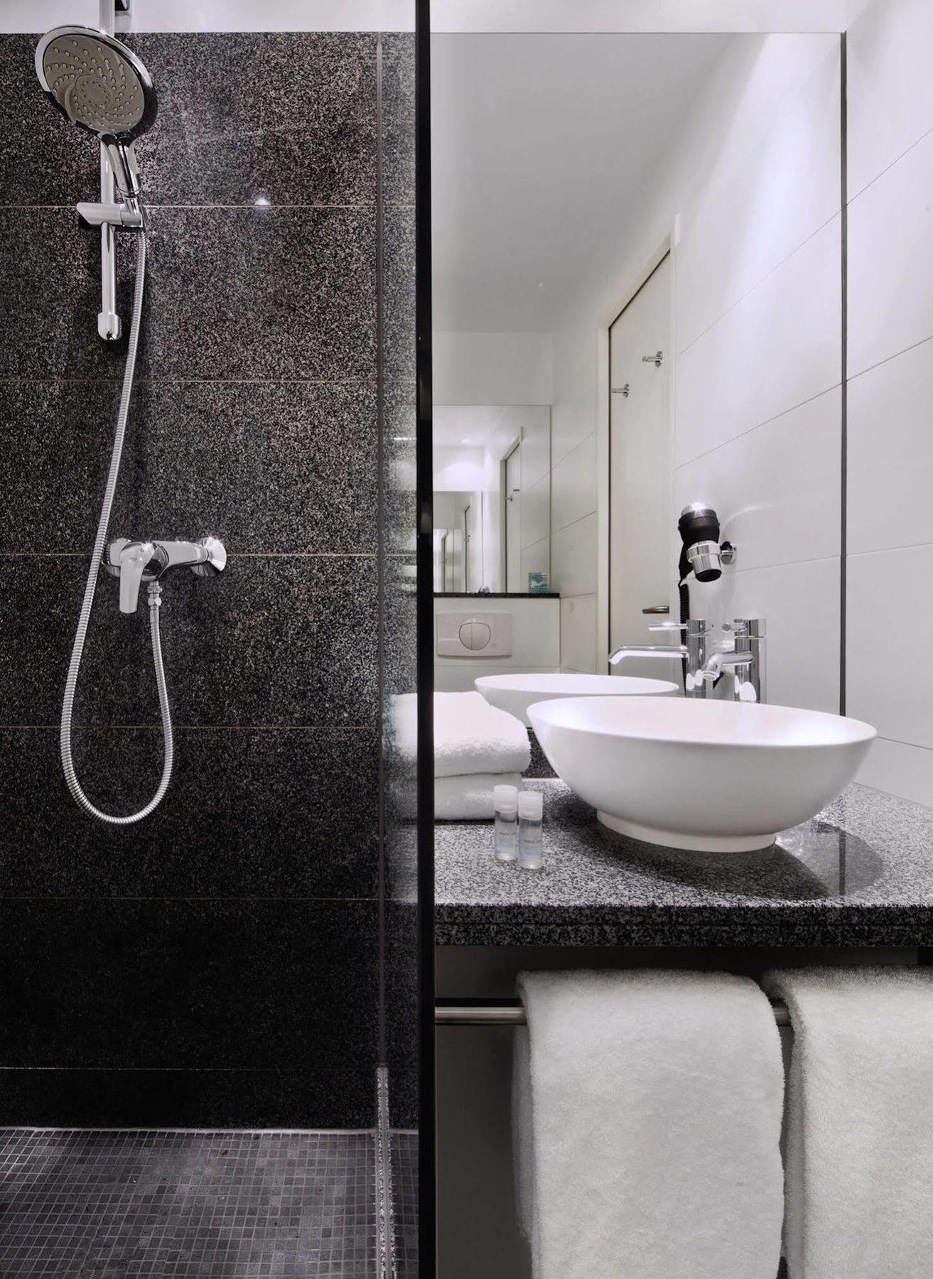 One Frankfurt Airport Hotel