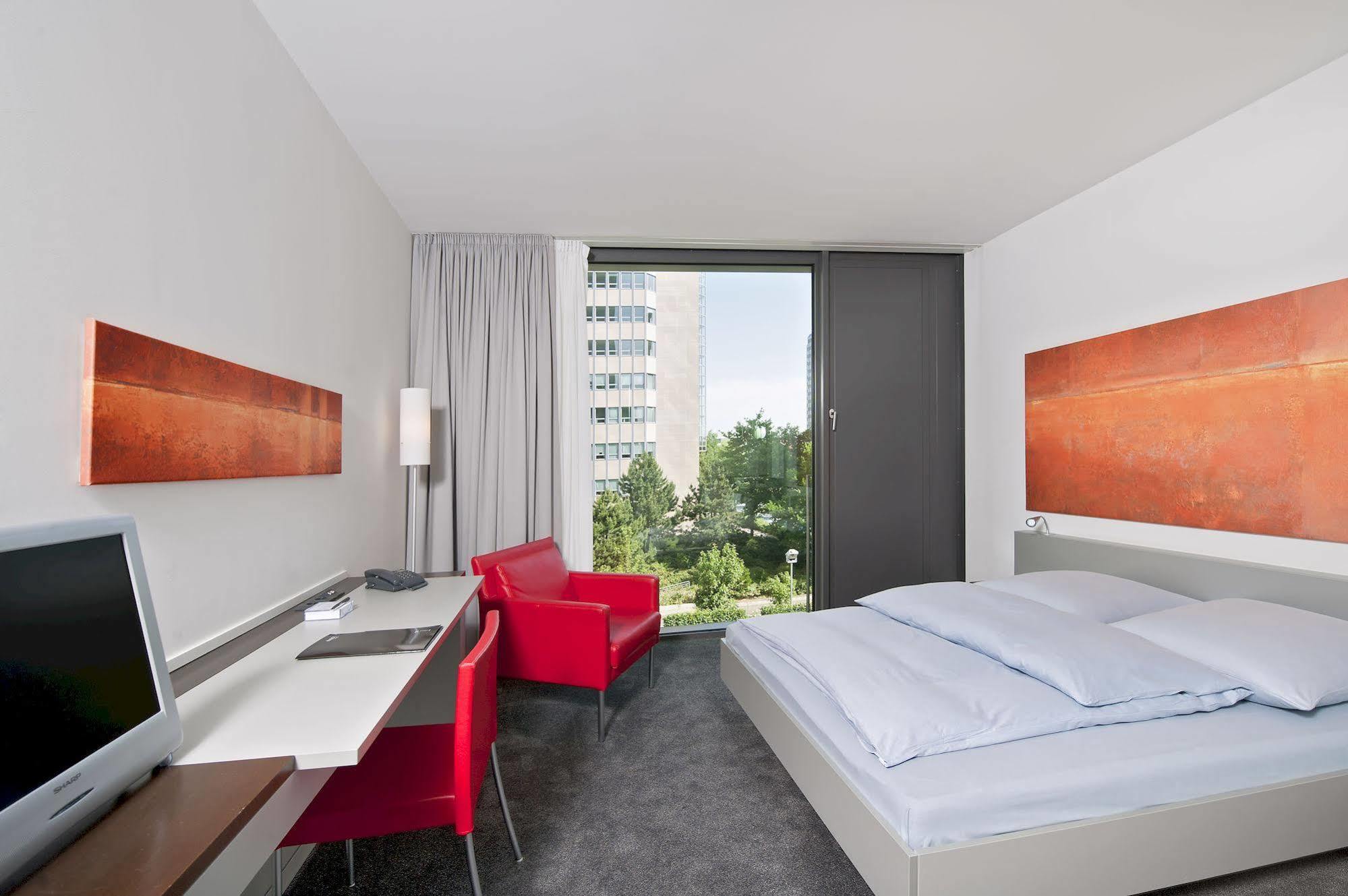 Doubletree By Hilton Frankfurt Niederrad 4*