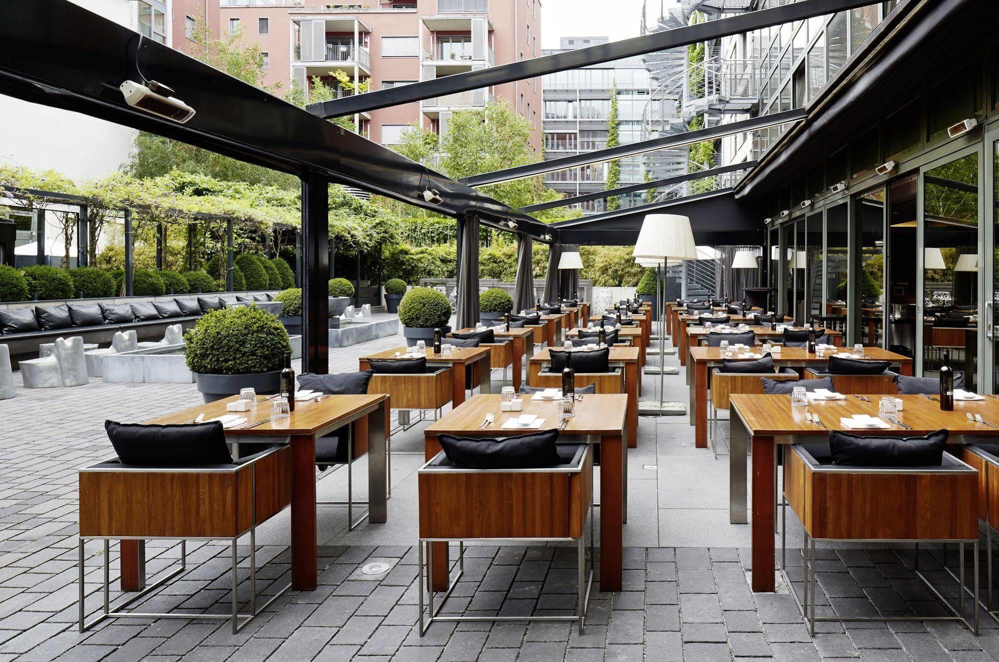 Roomers Frankfurt Central, Autograph Collection