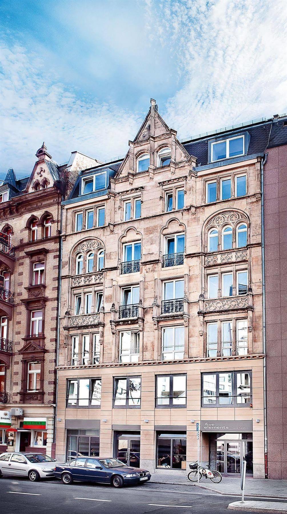 Five Elements And Capsules Frankfurt