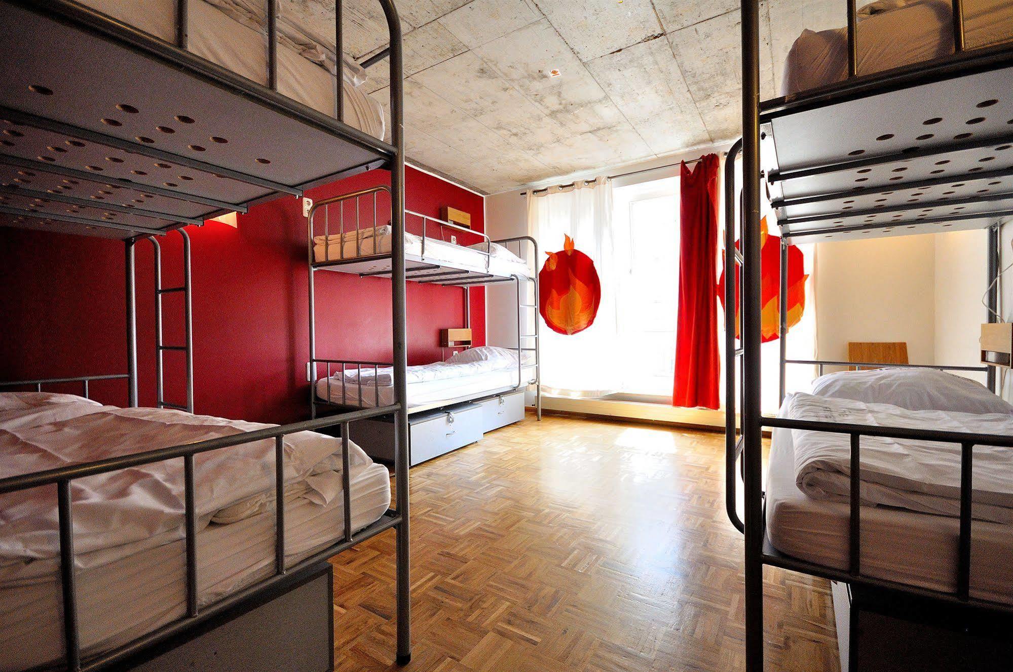 Hostal Five Elements And Capsules Frankfurt