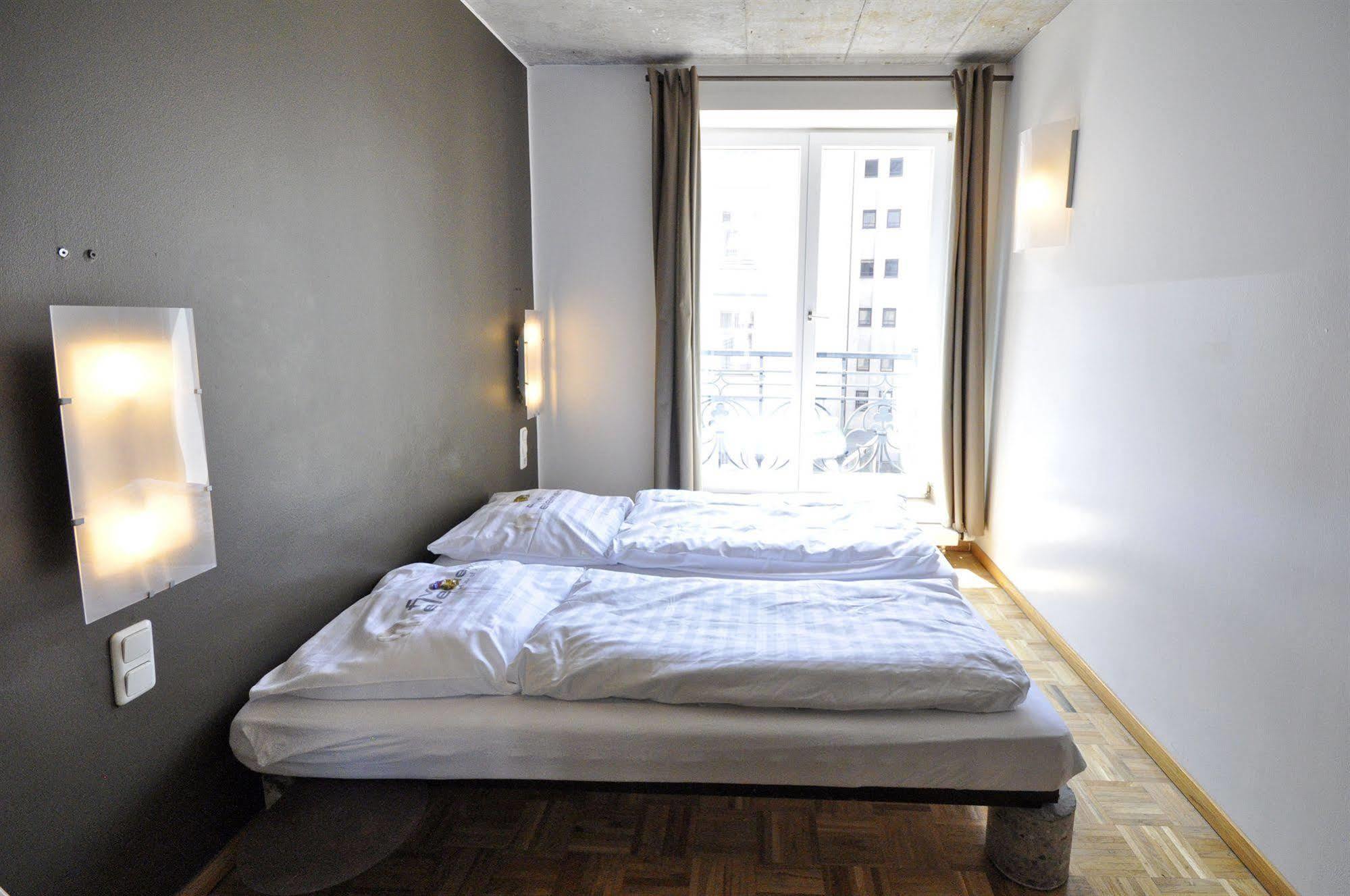 Hostal Five Elements And Capsules Frankfurt
