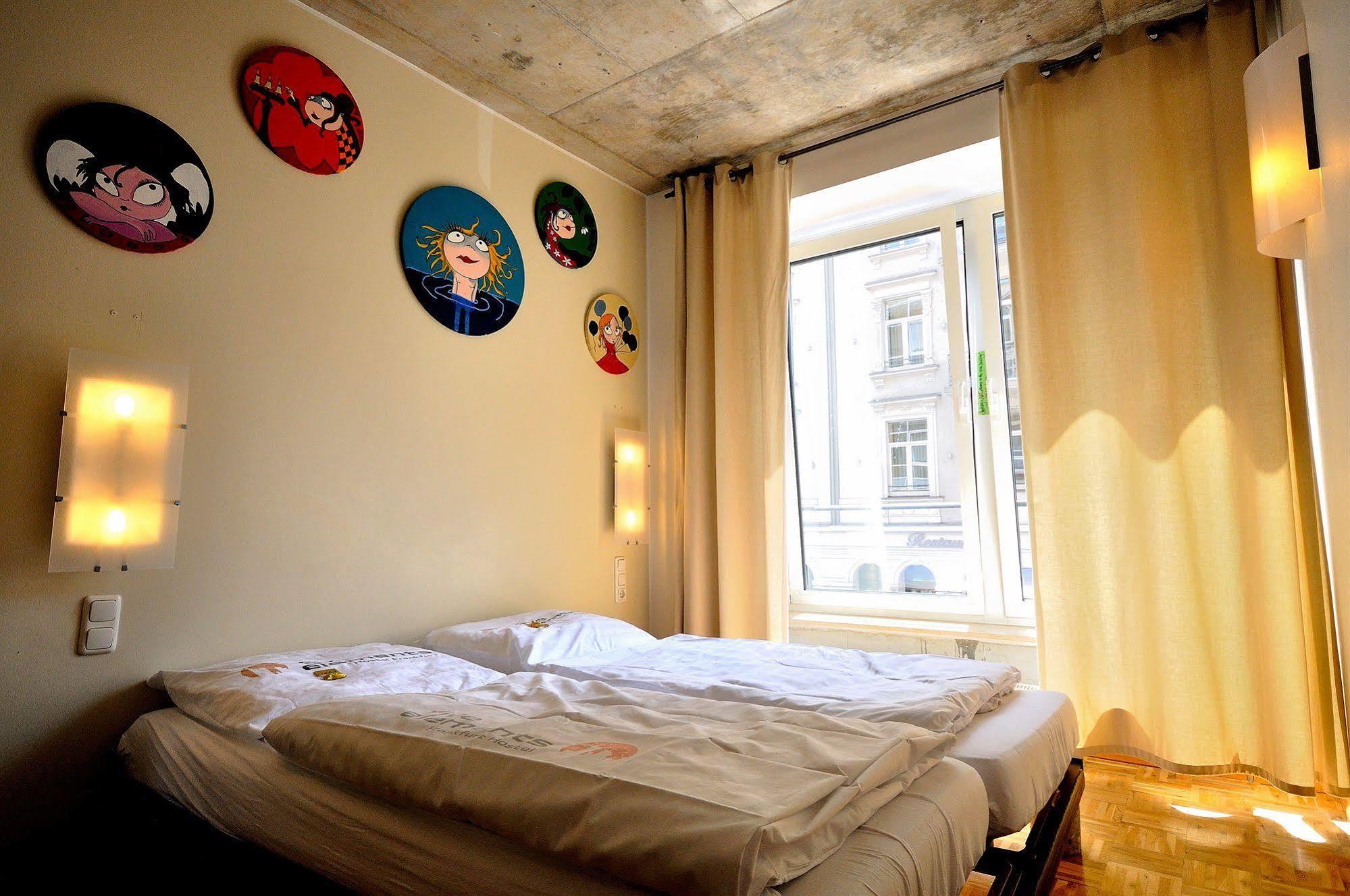 Hostal Five Elements And Capsules Frankfurt