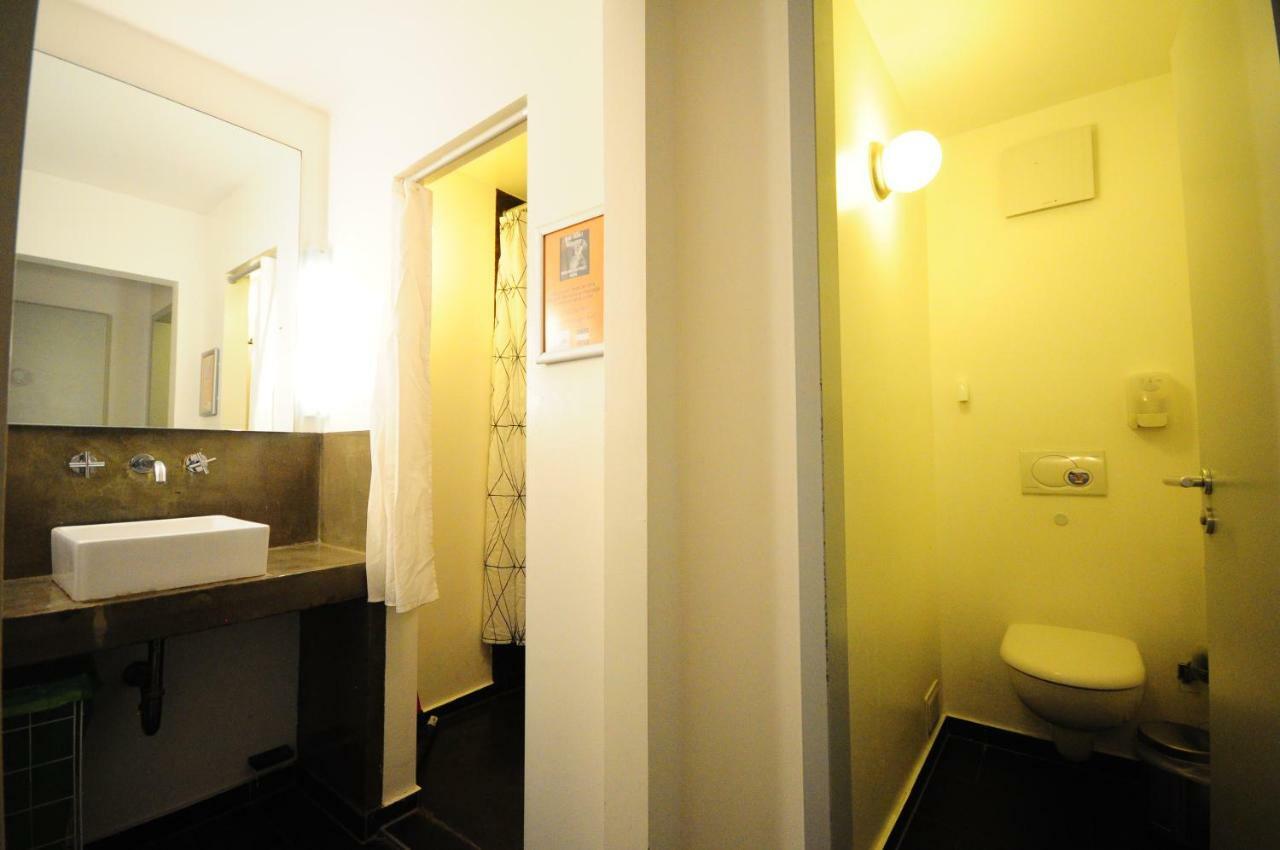 Hostal Five Elements And Capsules Frankfurt *