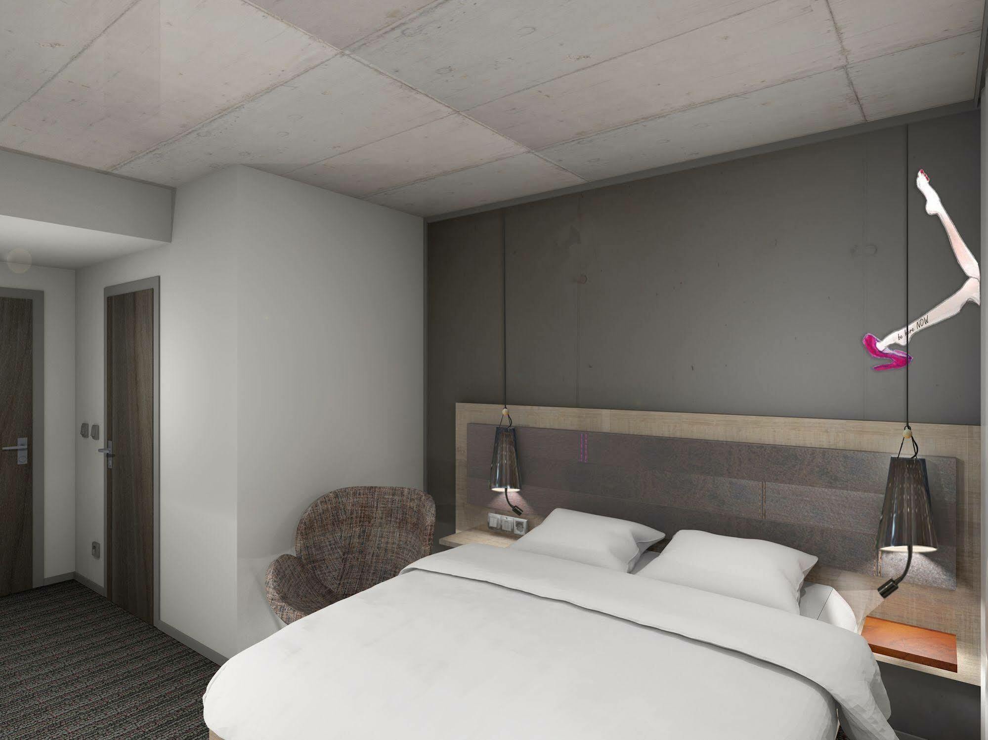 Moxy Frankfurt East Hotel