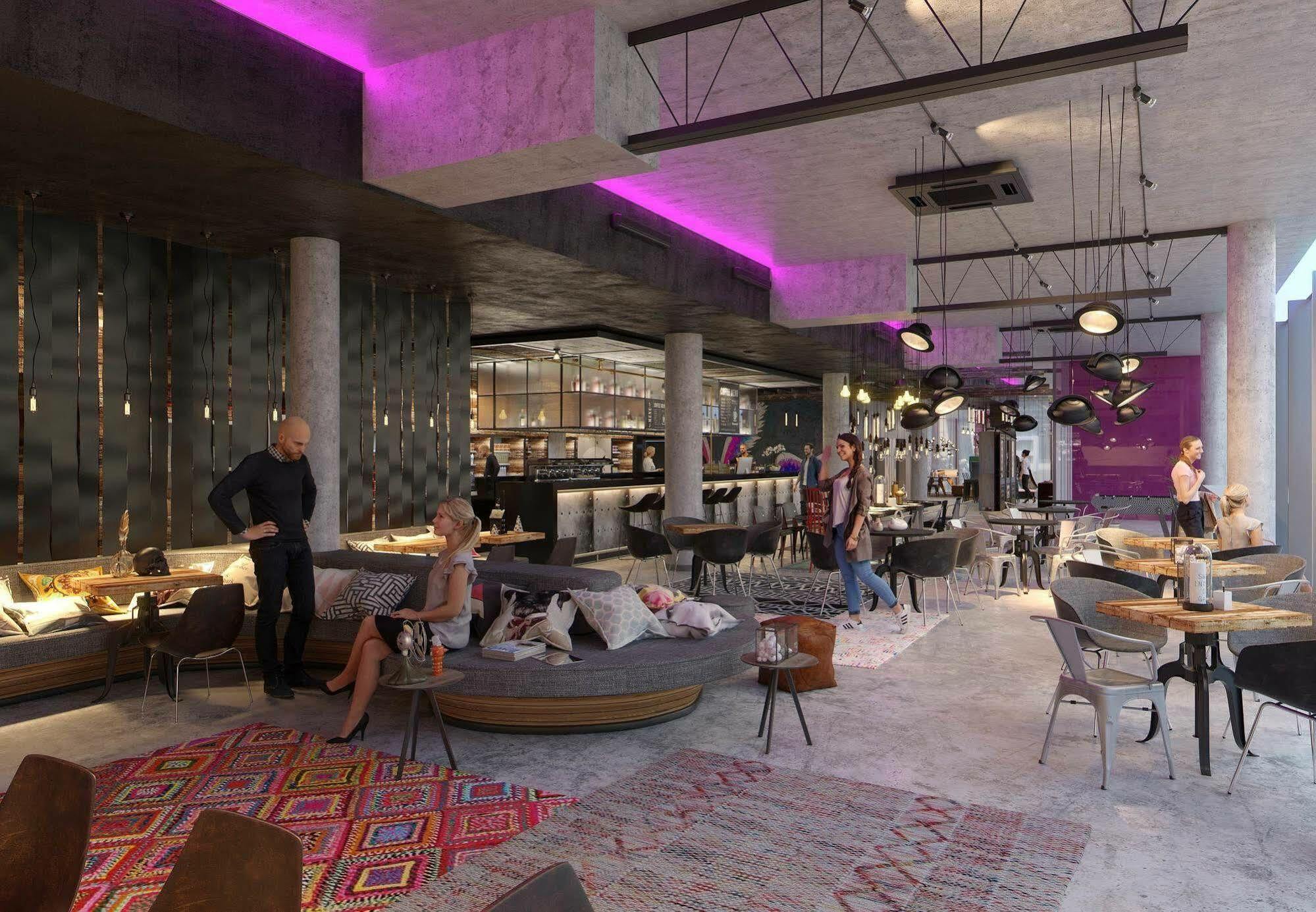 Moxy Frankfurt East 3*
