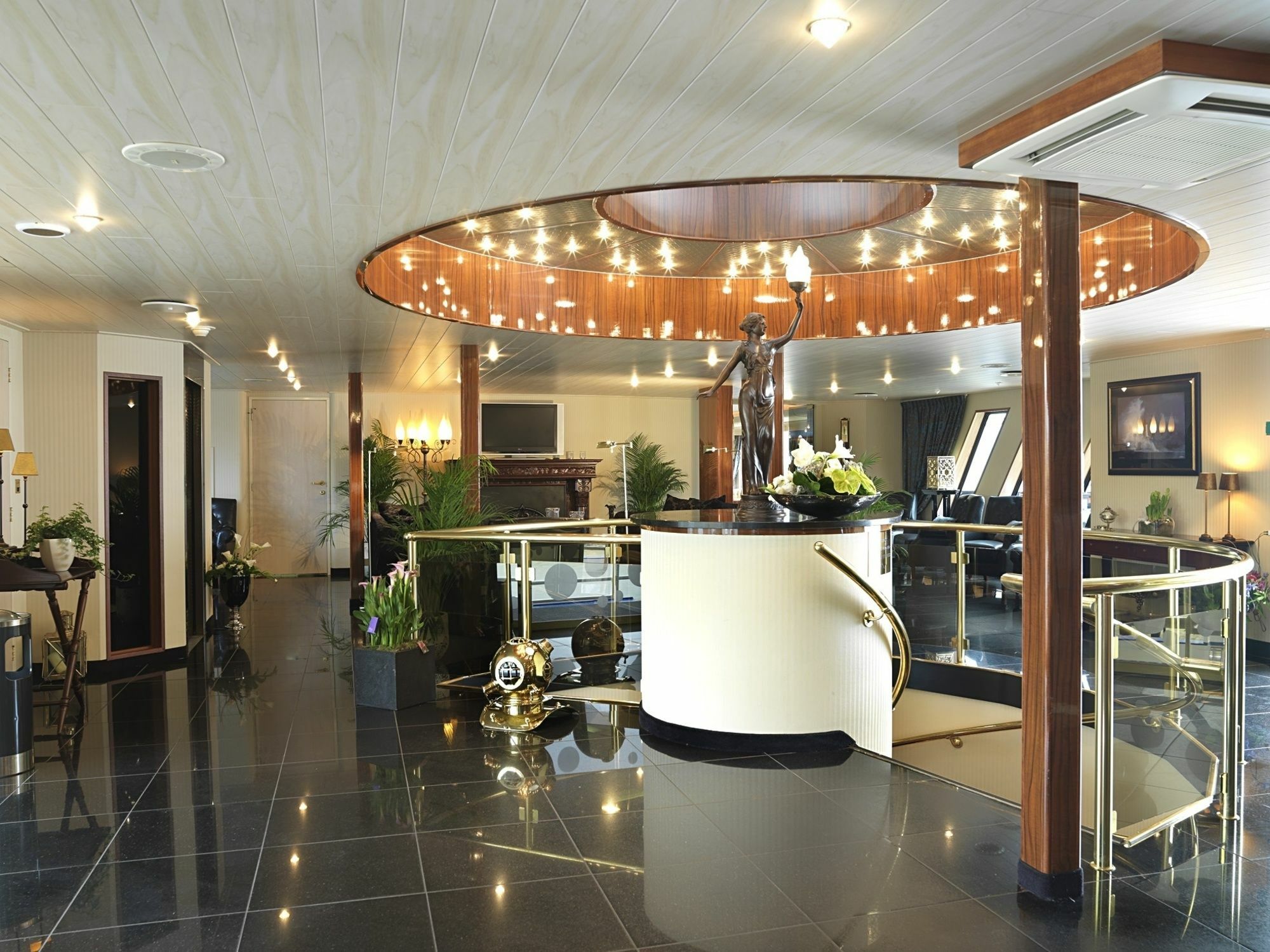 Hotel Crossgates Hotelship 3 Star - Nizzaufer - Frankfurt