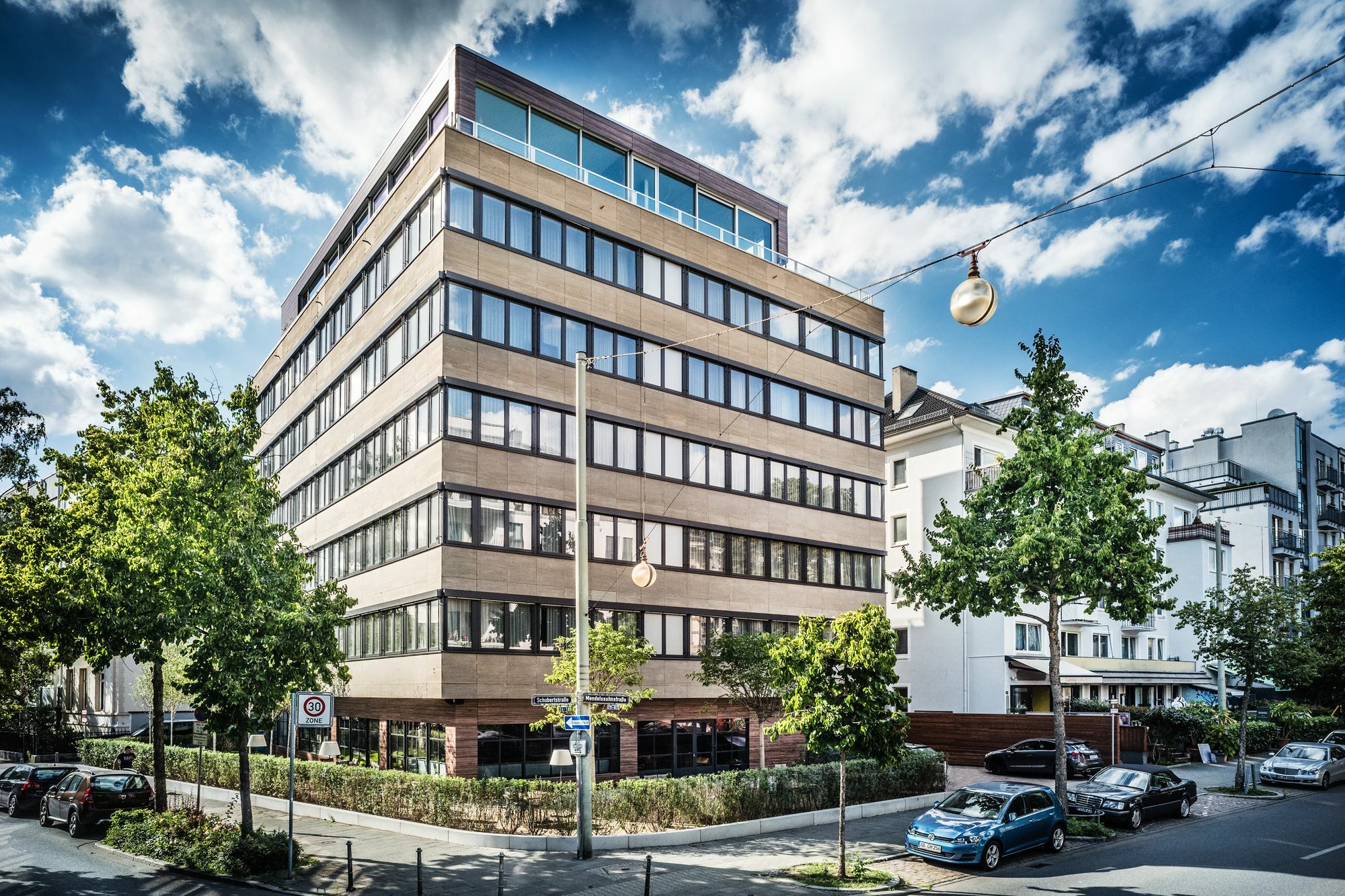 Hotel Saks Urban Design Frankfurt 4*