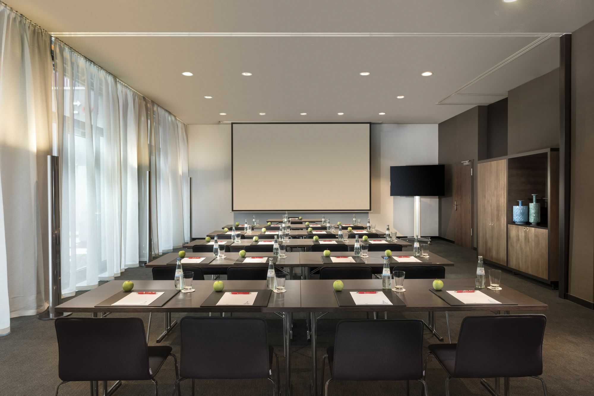 Adina Frankfurt Hotel