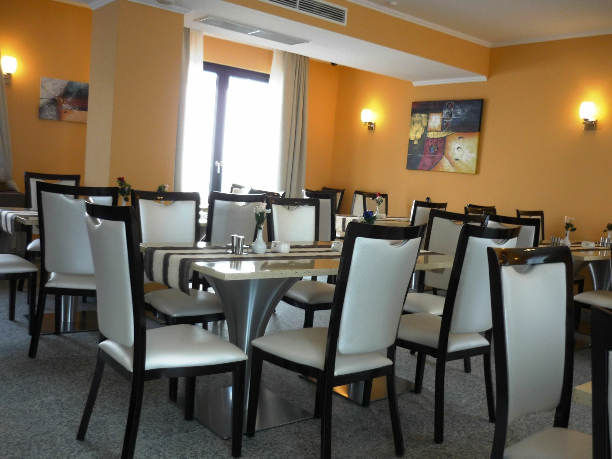 Hotel Naam Hotel&apartment Frankfurt City-messe Airport 3*