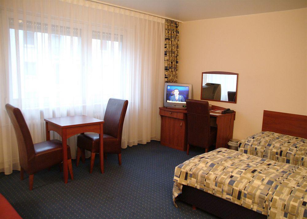 Hotel City Frankfurt 3*