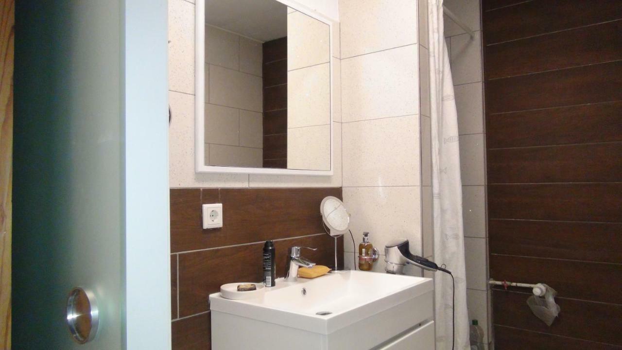 Guestroom With Wide View And Pool Near Side, 2nd Guest With Extra Bed Possible Séjour chez l'habitant
