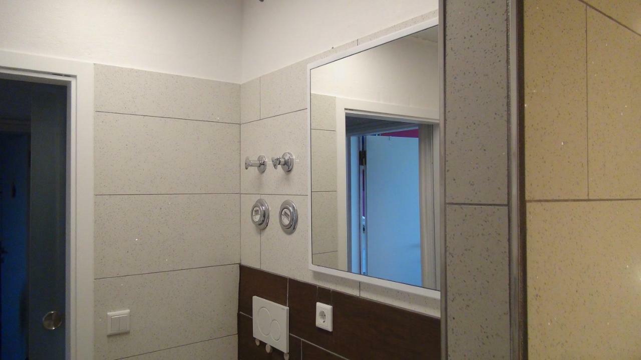 Guestroom With Wide View And Pool Near Side, 2nd Guest With Extra Bed Possible Séjour chez l'habitant