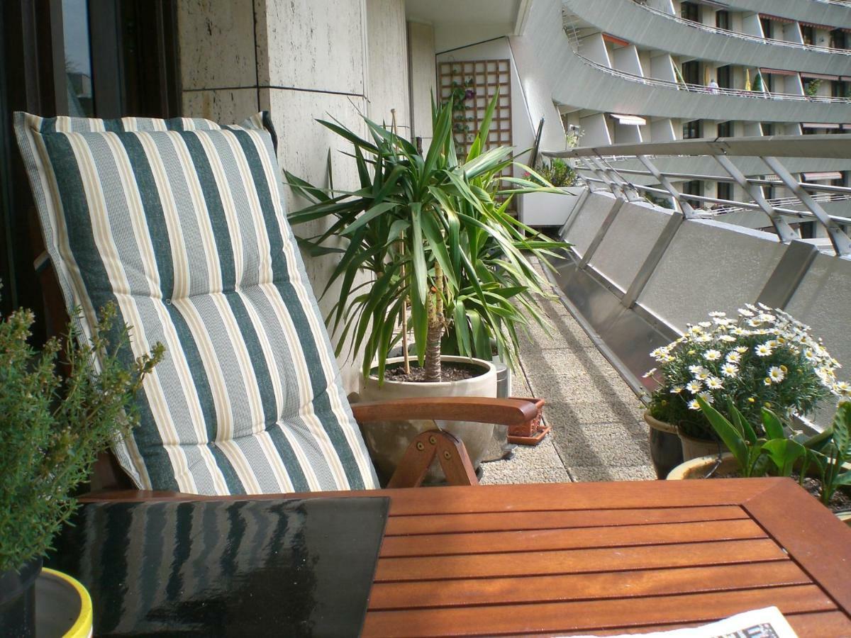 Séjour chez l'habitant Guestroom With Wide View And Pool Near Side, 2nd Guest With Extra Bed Possible Francfort-sur-le-Main