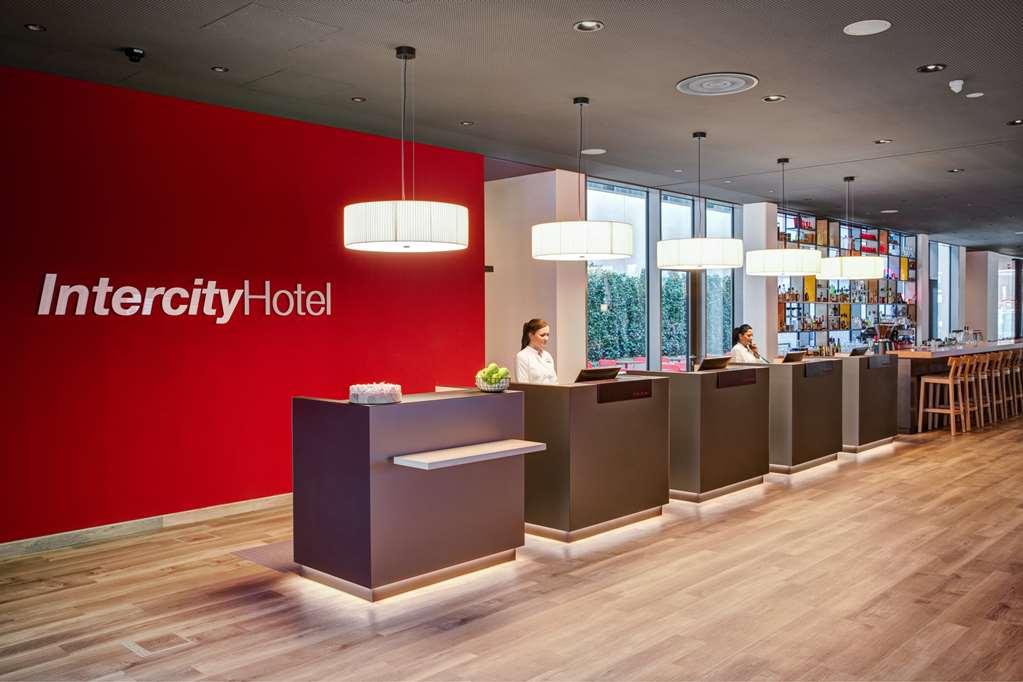 Intercityhotel Frankfurt Hbf 4*
