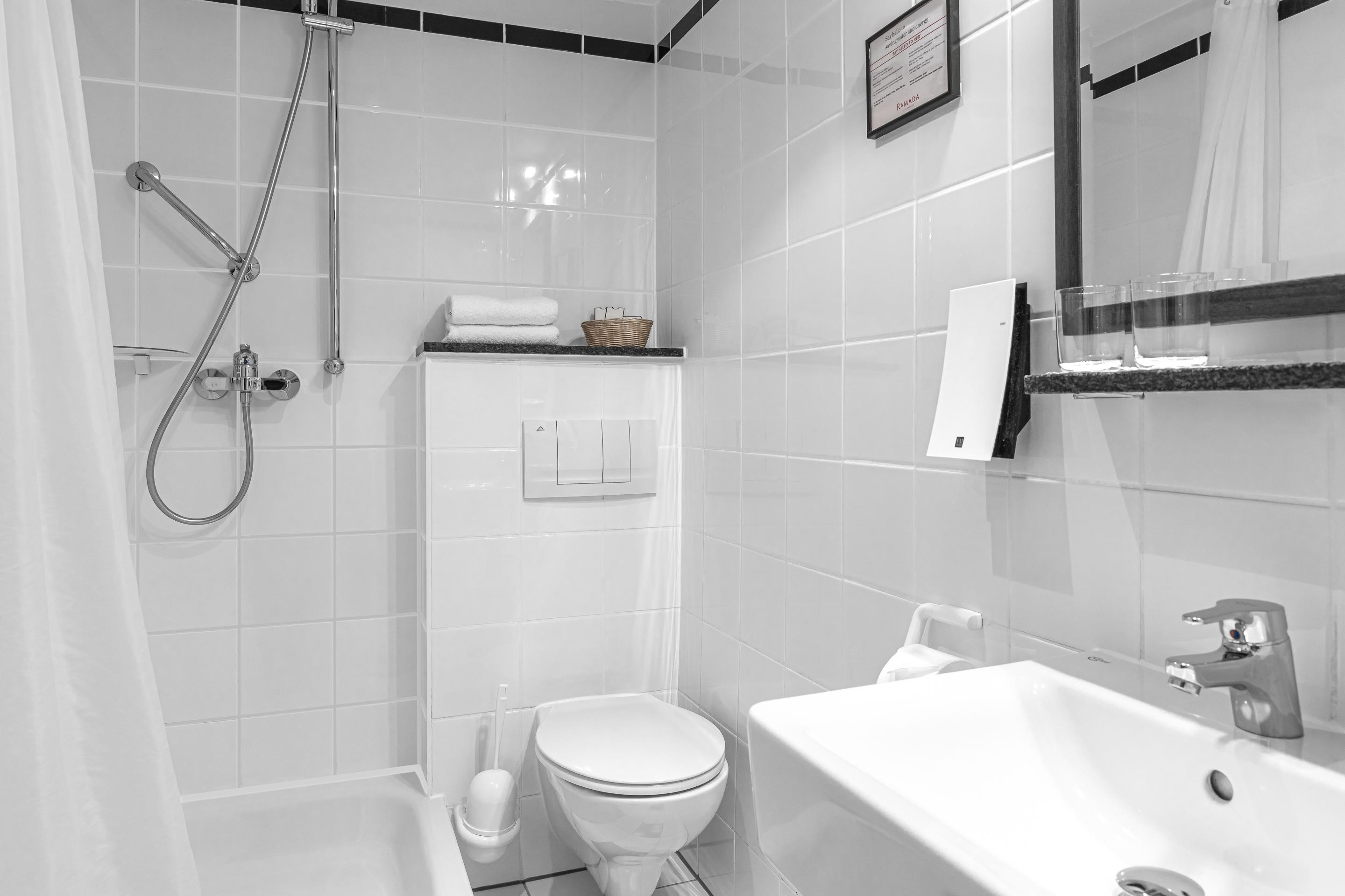 Ramada By Wyndham Frankfurt Centre Hotel 4*