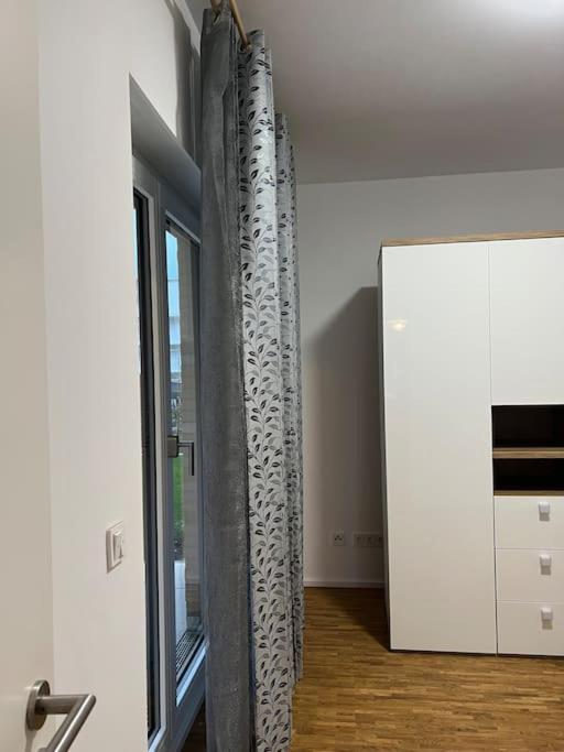 Three Bedroom In Centre With A Grand Garden Apartment Frankfurt am Main