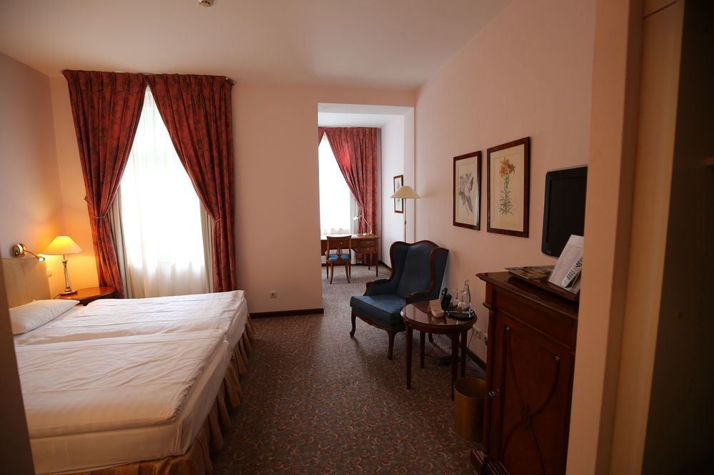 Hotel Savigny Frankfurt City 4*