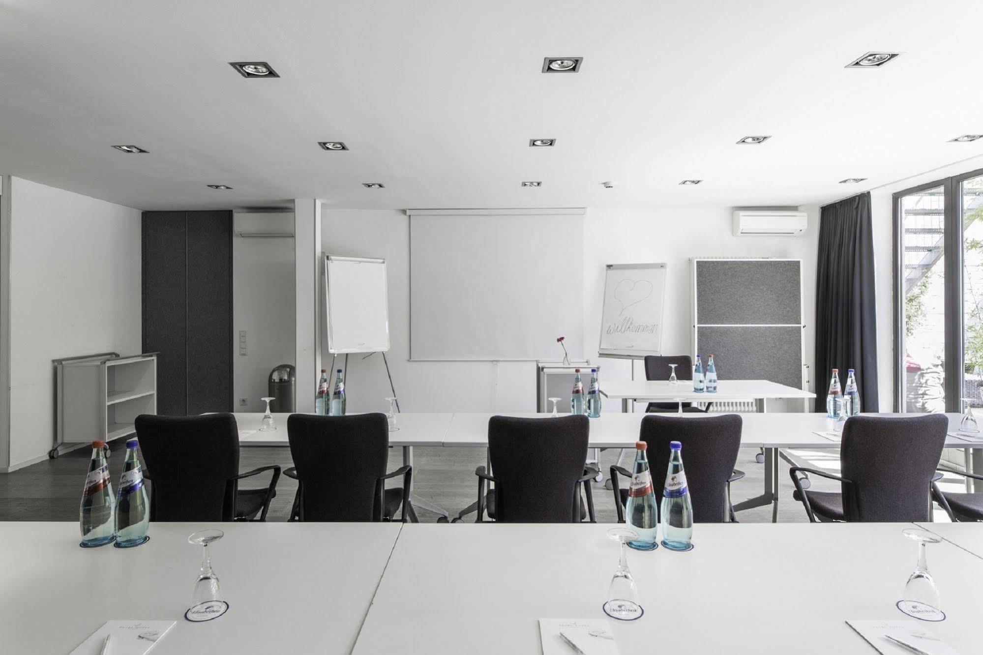 Pearl Design - Frankfurt 4*